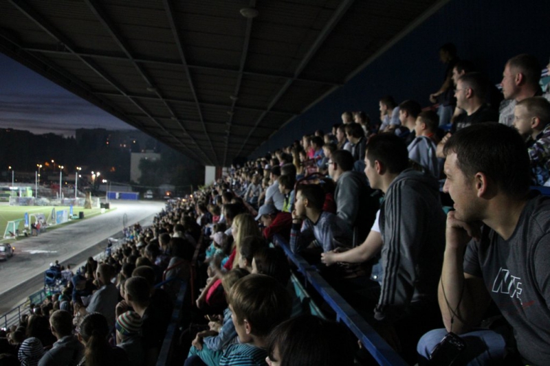 Саратовцам показали опасные трюки на автомобилях и «десятку»-трансформер