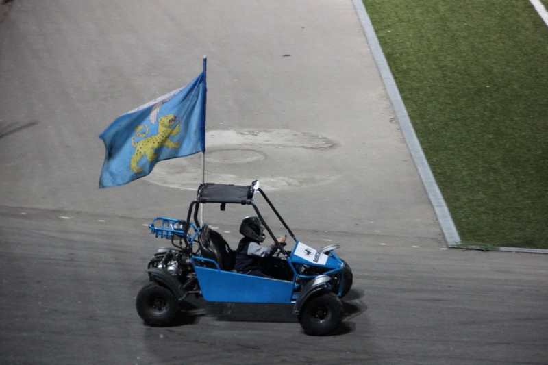 Саратовцам показали опасные трюки на автомобилях и «десятку»-трансформер