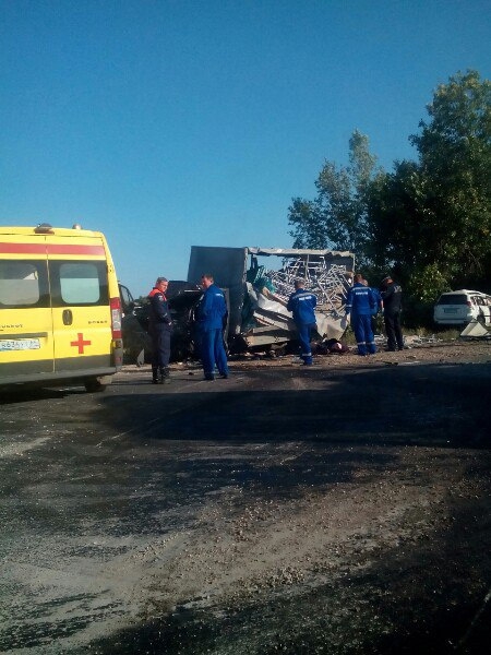 Под Саратовом пассажир «ГАЗели» погиб в ДТП с «Лэнд Крузером»