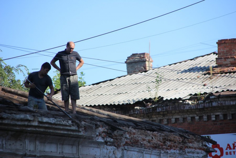 В Саратове начали ремонтировать дом с фальшивым фасадом