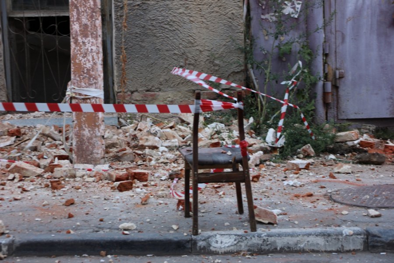 В Саратове начали ремонтировать дом с фальшивым фасадом