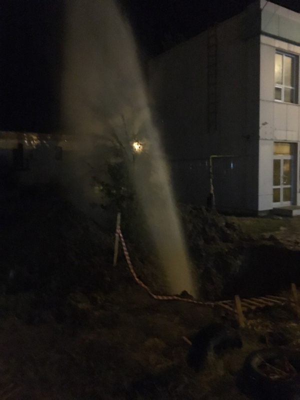 В Юбилейном забил коммунальный фонтан выше двухэтажного дома
