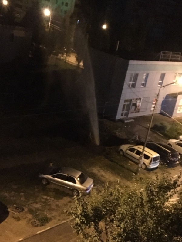 В Юбилейном забил коммунальный фонтан выше двухэтажного дома