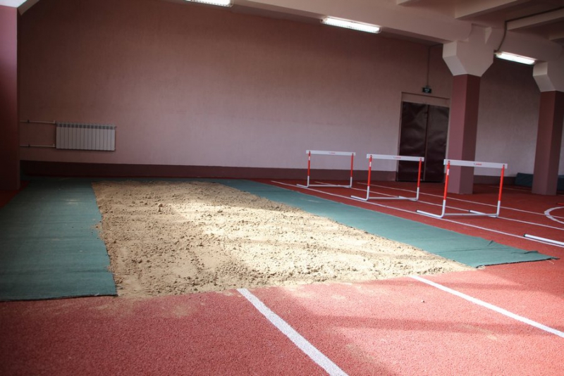 В Энгельсе открылся новый легкоатлетический манеж