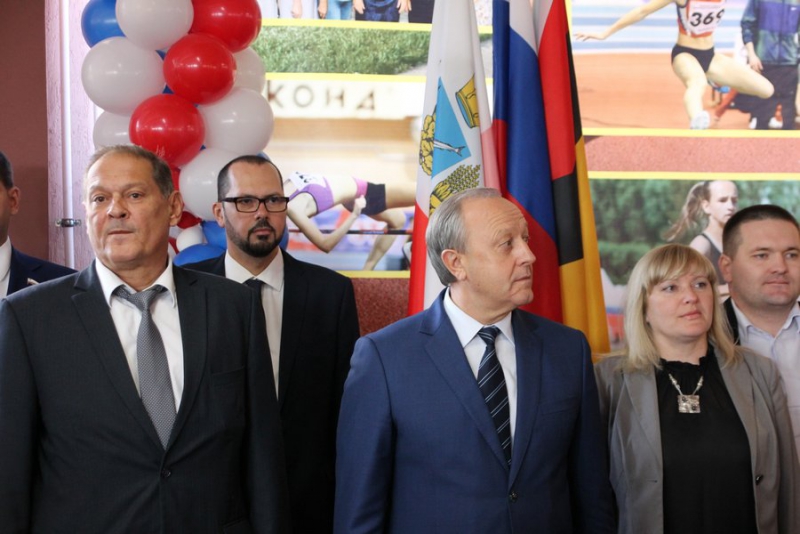 В Энгельсе открылся новый легкоатлетический манеж