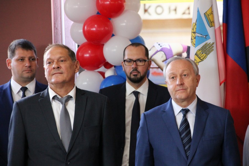 В Энгельсе открылся новый легкоатлетический манеж