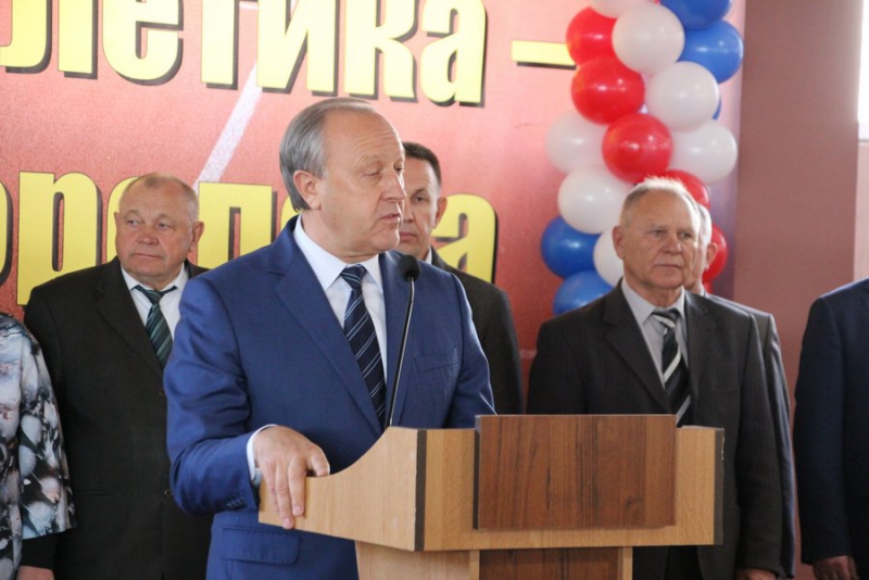 В Энгельсе открылся новый легкоатлетический манеж