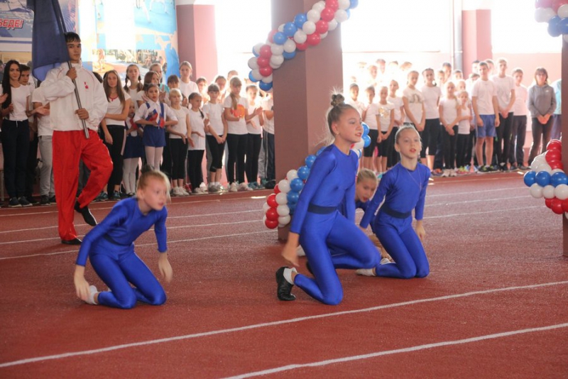 В Энгельсе открылся новый легкоатлетический манеж
