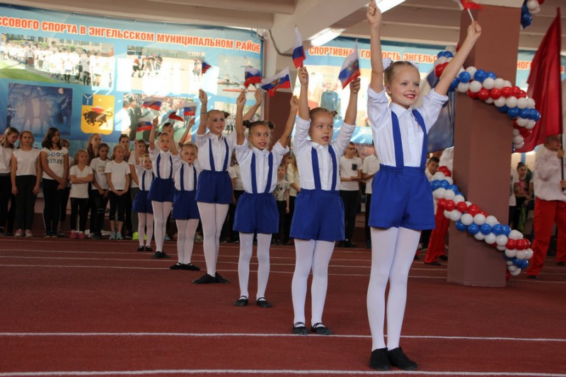 В Энгельсе открылся новый легкоатлетический манеж