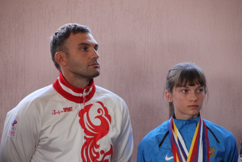 В Энгельсе открылся новый легкоатлетический манеж