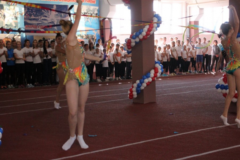 В Энгельсе открылся новый легкоатлетический манеж