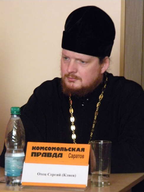 Минсоцразвития: дети начинают курить в 14 или в 10 лет