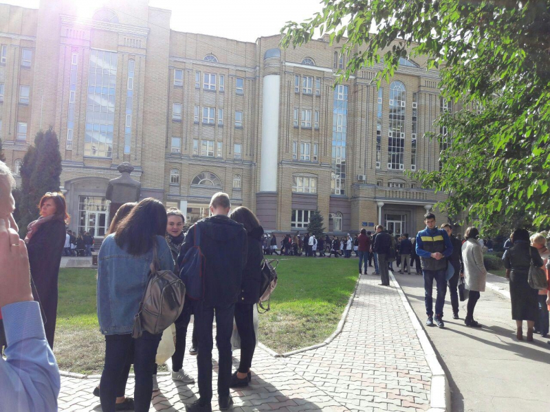В Саратове «заминированы» вузы, школы, торговые центры