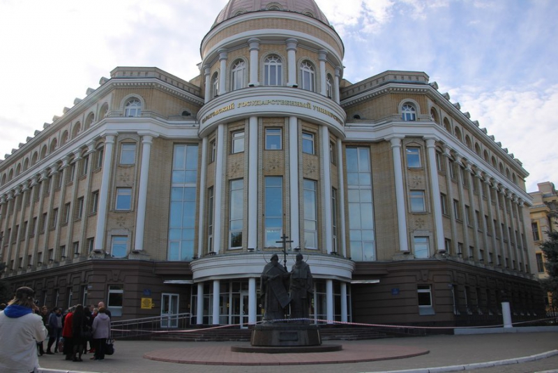 Вторая волна эвакуаций. В районе Сенного рынка образовались «глухие пробки»