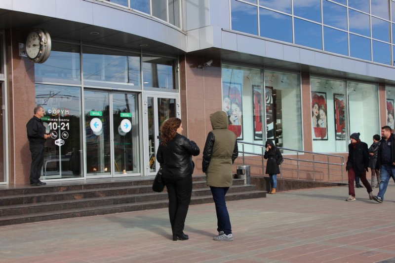 Вторая волна эвакуаций. В районе Сенного рынка образовались «глухие пробки»