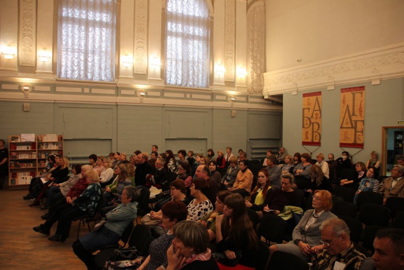 Александра Маринина в Саратове: Мне нужно не вдохновение, а чугунное мягкое место