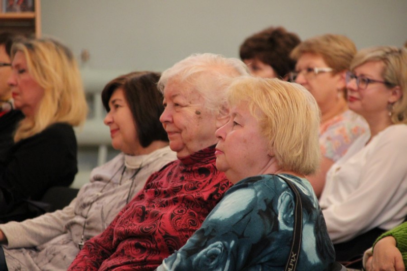 Александра Маринина в Саратове: Мне нужно не вдохновение, а чугунное мягкое место