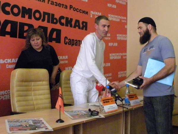 Бывший осужденный ИК-13: «В ШИЗО вешают в клетке на наручниках»