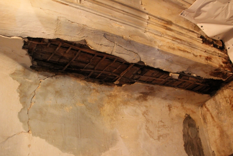 На месте гибели двух человек на Мясницкой нашли незаконную газовую трубу