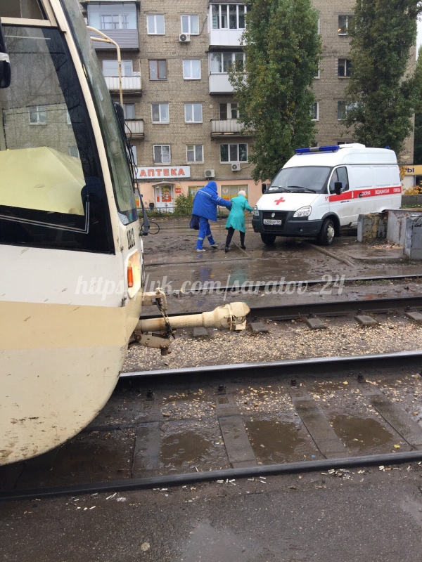 Очевидец: В Ленинском районе трамвай сбил женщину