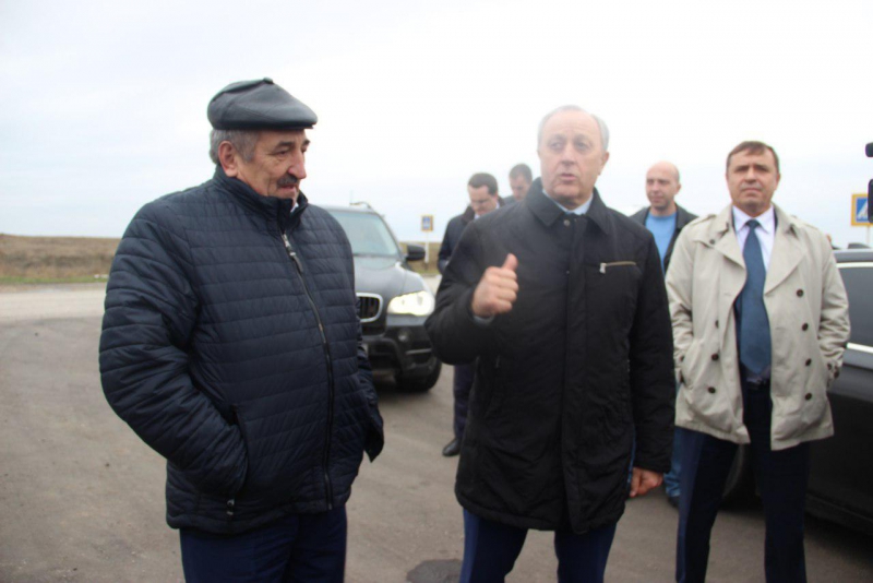 Губернатору показали отремонтированную дорогу к поселку Первомайский