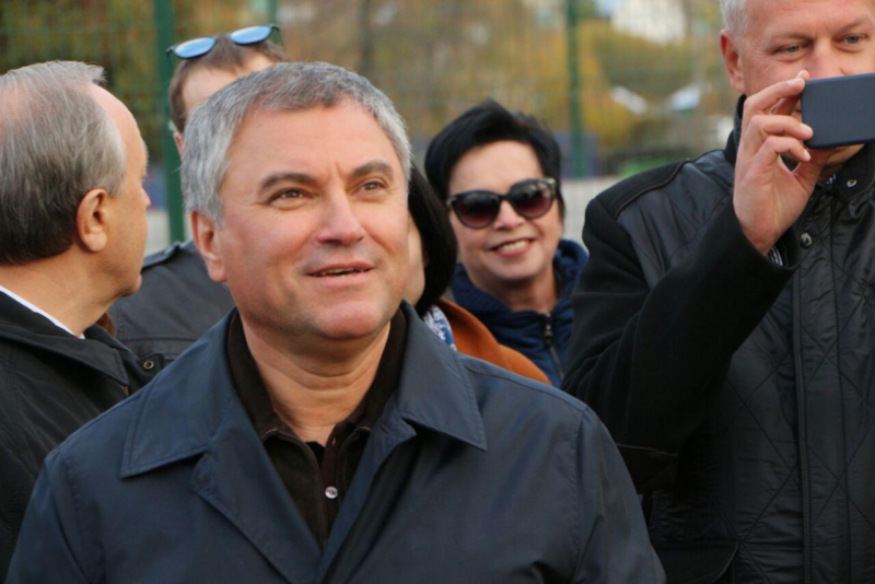 Вячеслав Володин в Вольске удивился ведущему в забор пандусу