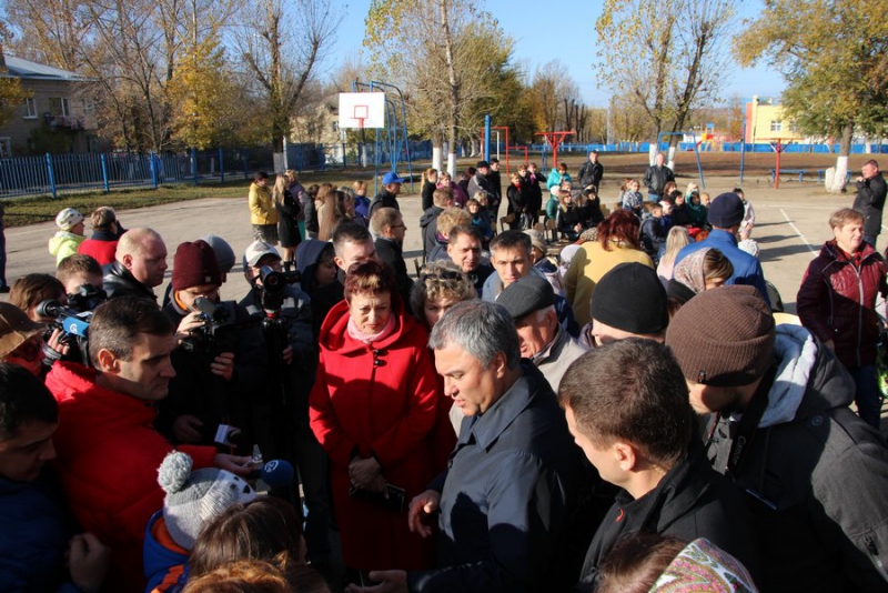 Володин пообещал осмотреть «разваливающуюся» поликлинику в Елшанке