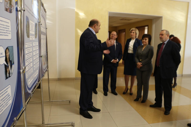 Глава Фонда соцстрахования РФ рассказал о разоблачениях работников через соцсети