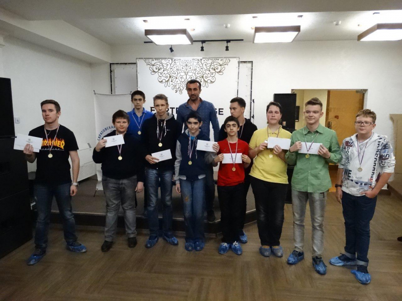 Юные чемпионы победили бизнесменов в шахматы