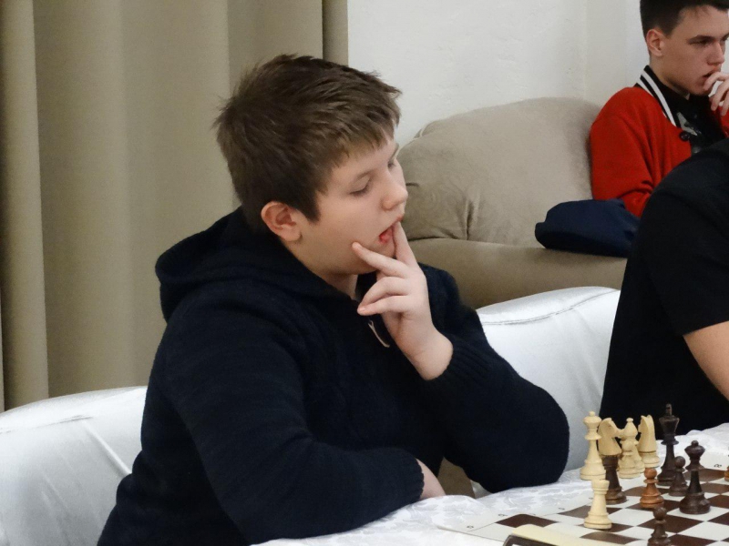 Юные чемпионы победили бизнесменов в шахматы