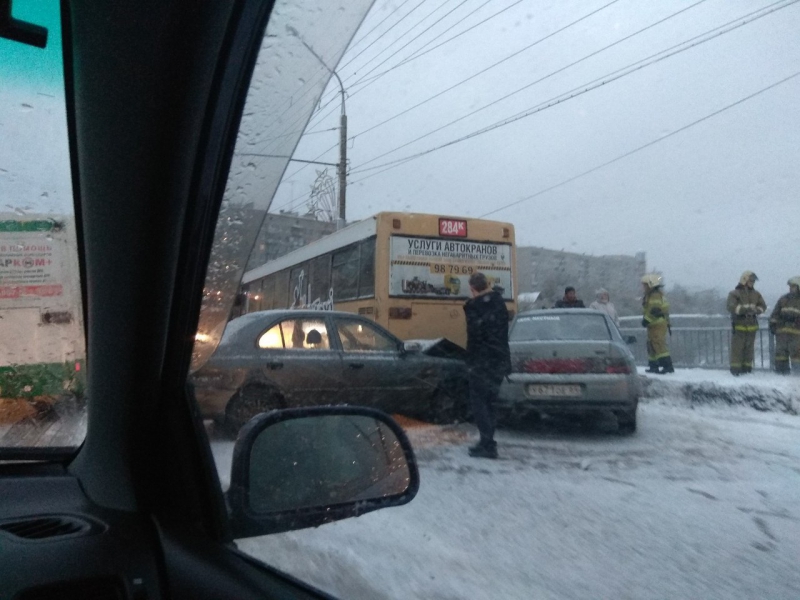 На мосту через Глебучев овраг парализовано движение из-за ДТП
