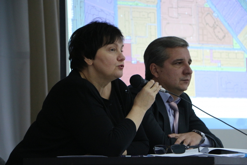 На слушаниях поддержали идею увеличения парковочных мест в Изумрудном