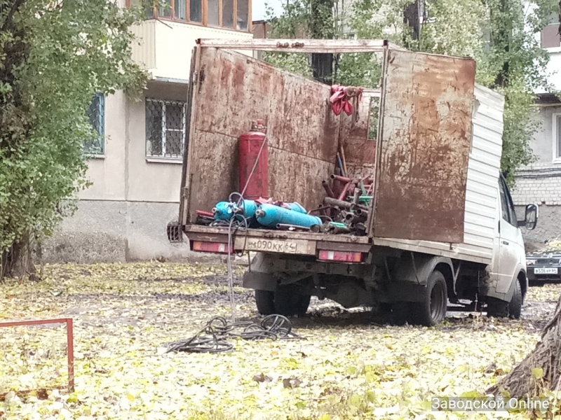 В Саратове на детской площадке неизвестные срезали карусели