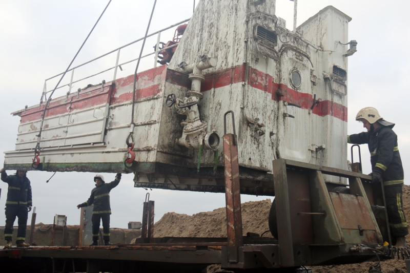 В Парке Победы начался монтаж пожарного теплохода