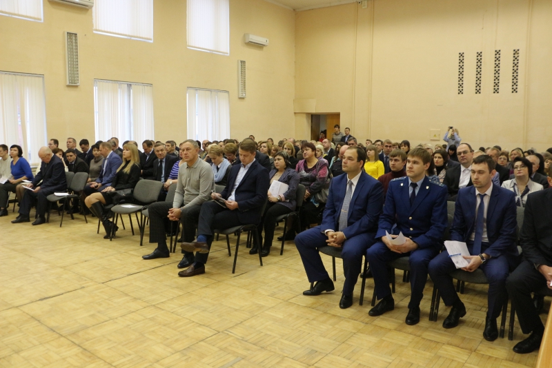 Участники публичных слушаний в считанные минуты поддержали 15 поправок в устав Саратова