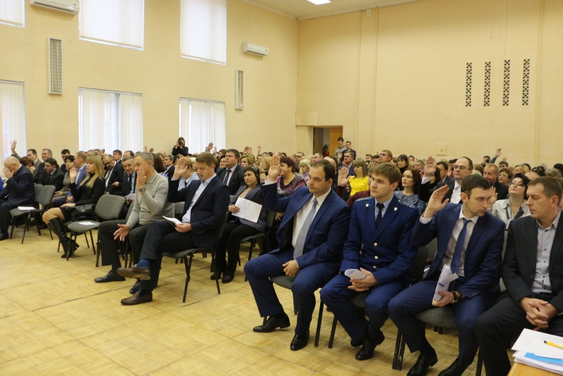 Участники публичных слушаний в считанные минуты поддержали 15 поправок в устав Саратова