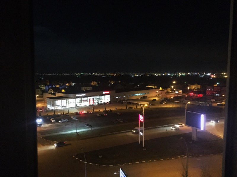 Жители Юбилейного возмутились огромному «сияющему» телевизору