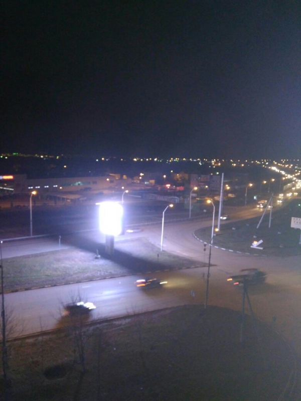 Жители Юбилейного возмутились огромному «сияющему» телевизору