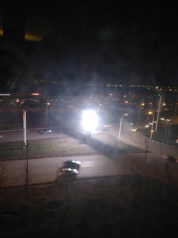 Жители Юбилейного возмутились огромному «сияющему» телевизору