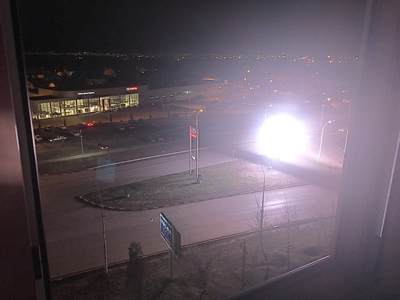 Жители Юбилейного возмутились огромному «сияющему» телевизору