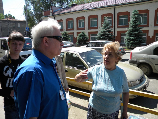 Охранники табачной фабрики отнимали камеру у оператора-общественника