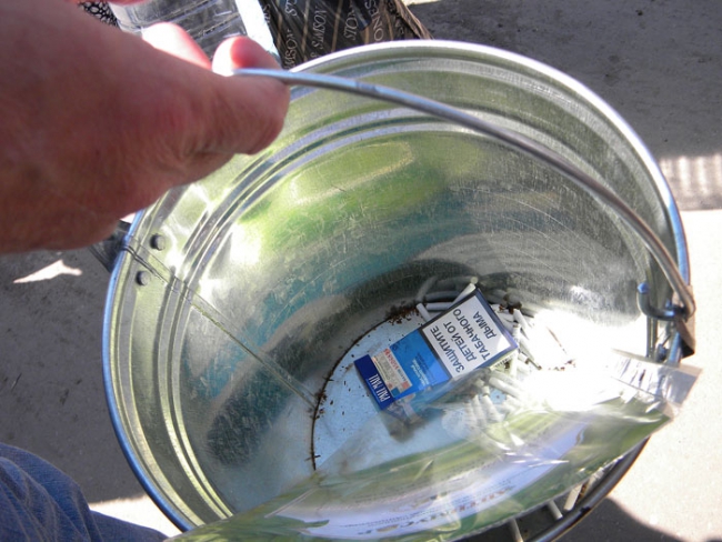 Охранники табачной фабрики отнимали камеру у оператора-общественника