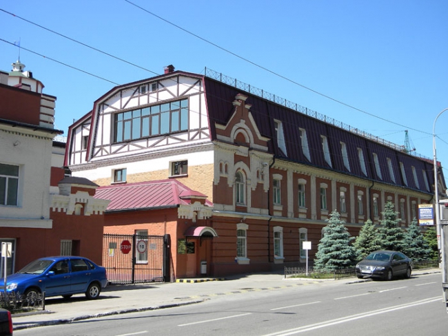 Охранники табачной фабрики отнимали камеру у оператора-общественника