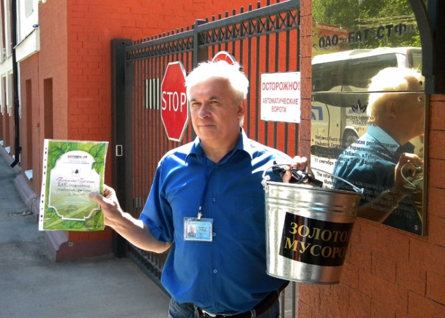 Охранники табачной фабрики отнимали камеру у оператора-общественника