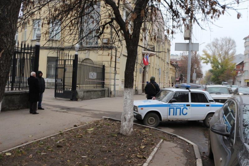 Правоохранители обследуют районные администрации Саратова