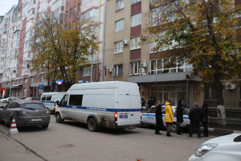 Правоохранители обследуют районные администрации Саратова