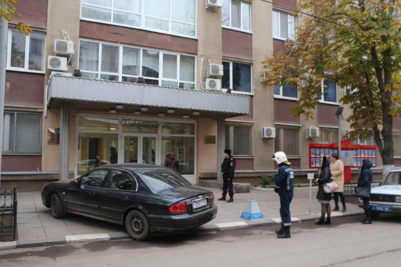 Правоохранители обследуют районные администрации Саратова