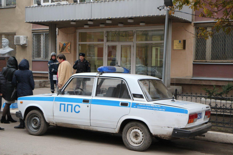 Правоохранители обследуют районные администрации Саратова