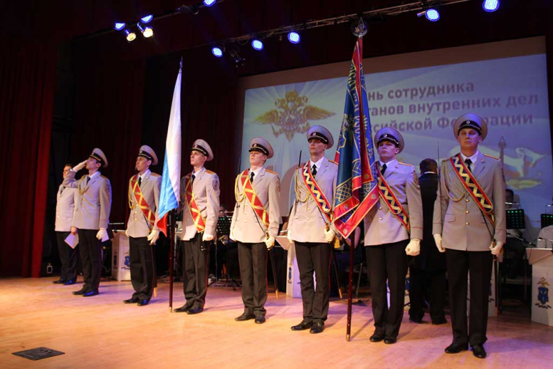 В ГУ МВД наградили особо отличившихся сотрудников полиции