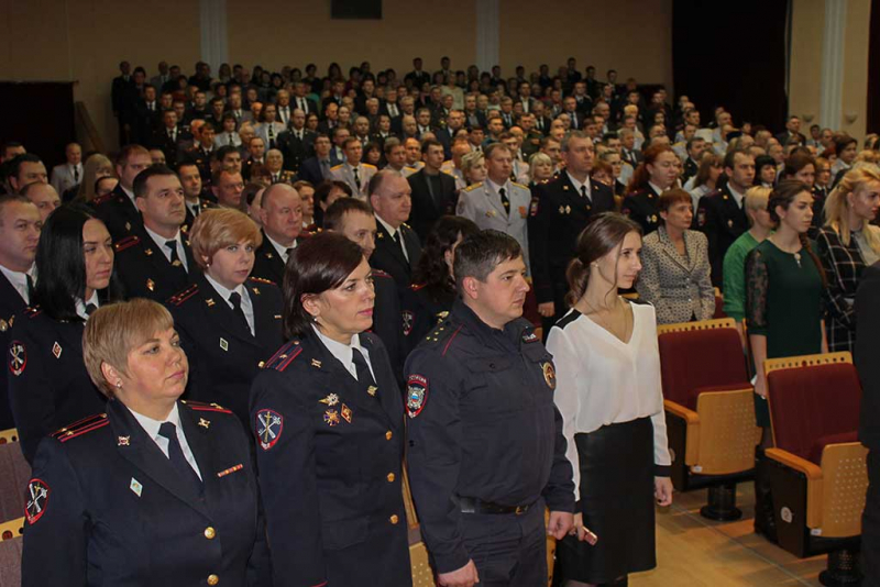 В ГУ МВД наградили особо отличившихся сотрудников полиции